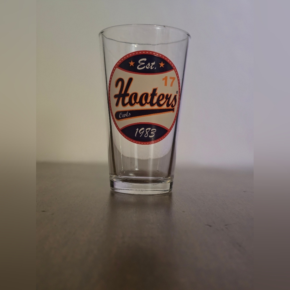 Hooters Vintage Logo Glass with Red and Blue Accents
